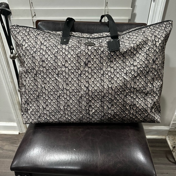 Vintage, no longer produced so hard to find EXTRA LARGE Coach weekender bag! - Picture 5 of 14